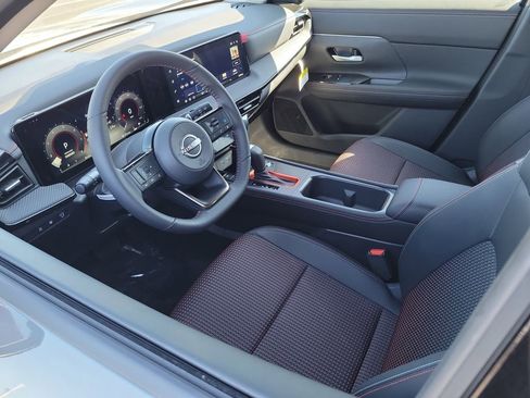 New 2026 Nissan Kicks SR w/ SR Premium Package FWD image 3