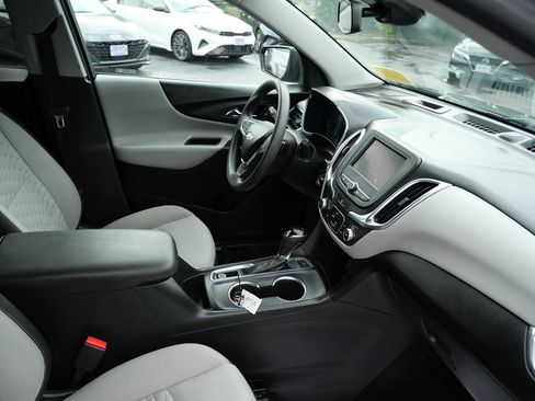 Used 2021 Chevrolet Equinox LS AWD/4WD image 27