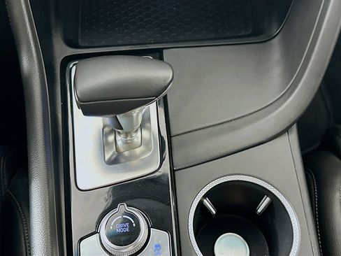 Used 2025 Genesis G70 2.5T image 25