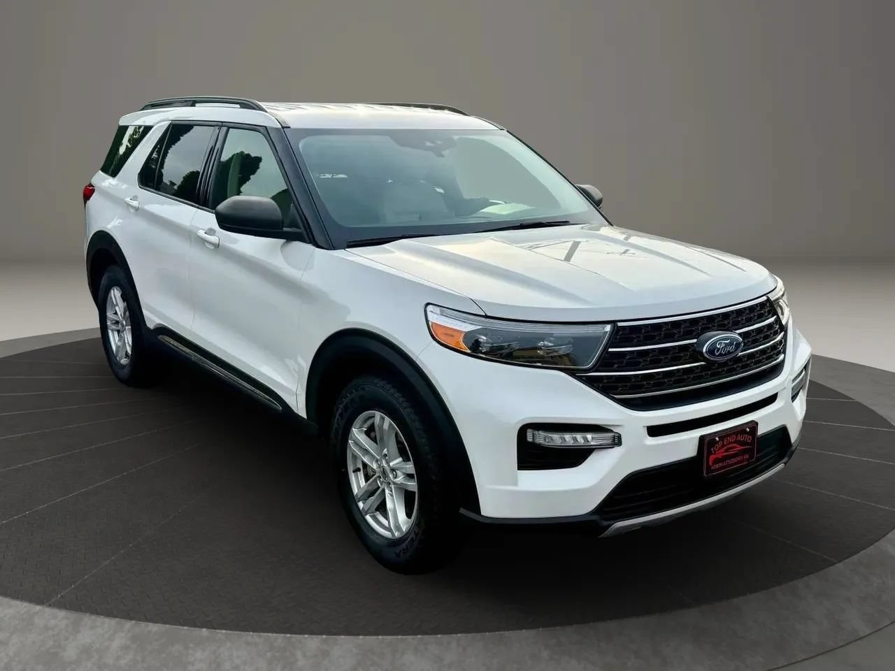 Used 2020 Ford Explorer XLT w/ Equipment Group 202A AWD/4WD image 3
