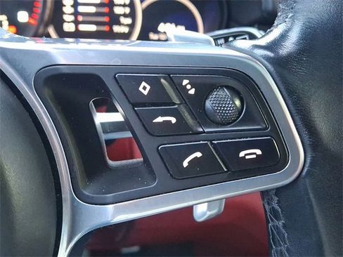 Used 2022 Porsche Cayenne S image 24