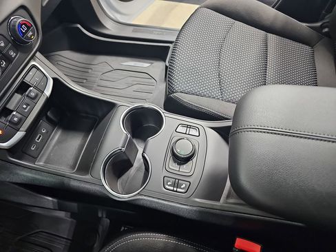 Used 2024 GMC Terrain SLE w/ Driver Convenience Package image 29