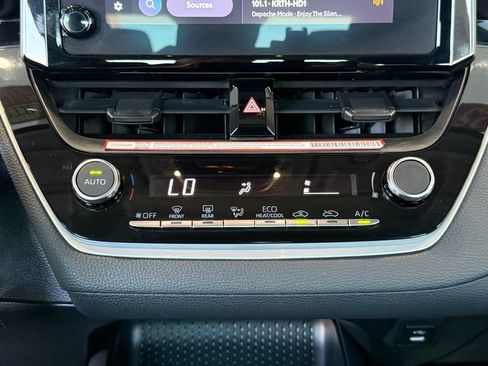 Certified 2025 Toyota Corolla LE image 31