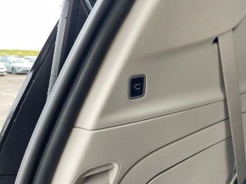 Used 2024 Chrysler Pacifica Limited FWD image 33
