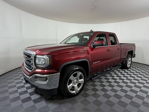 Used 2017 GMC Sierra 1500 SLE w/ SLE Value Package AWD/4WD image 2