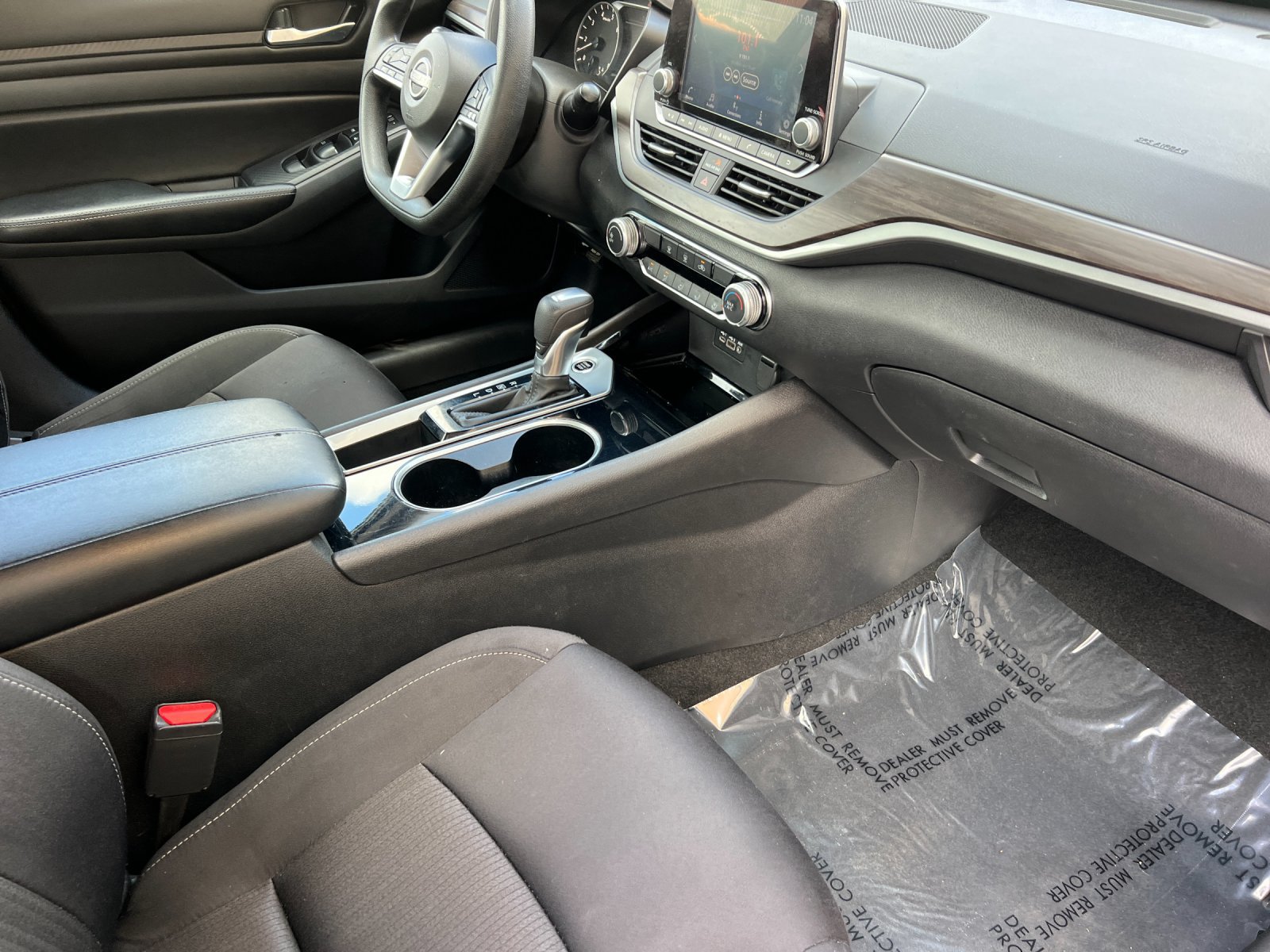 Used 2024 Nissan Altima 2.5 SV FWD image 14