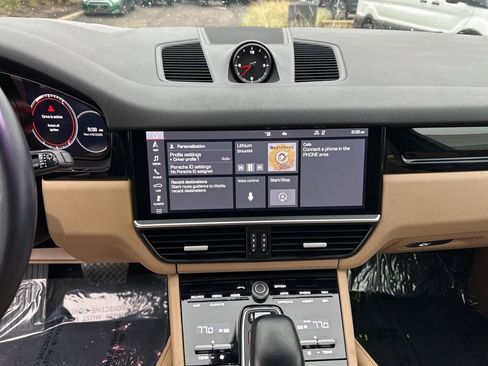 Used 2020 Porsche Cayenne AWD/4WD image 55