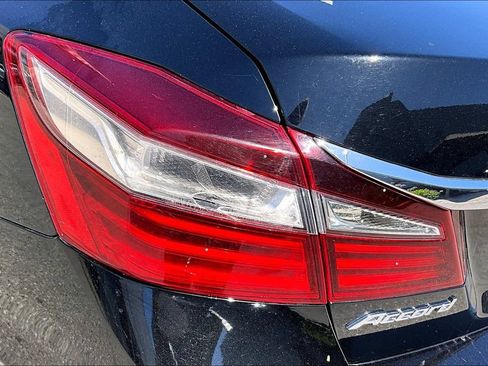 Used 2017 Honda Accord EX image 23