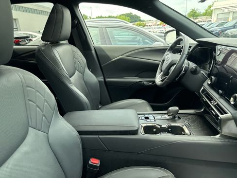 Used 2024 Lexus RX 350 Premium w/ Accessory Package (Z1) AWD/4WD image 8