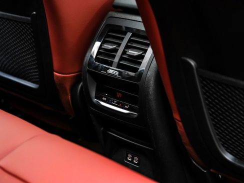Used 2025 BMW X4 xDrive30i image 40