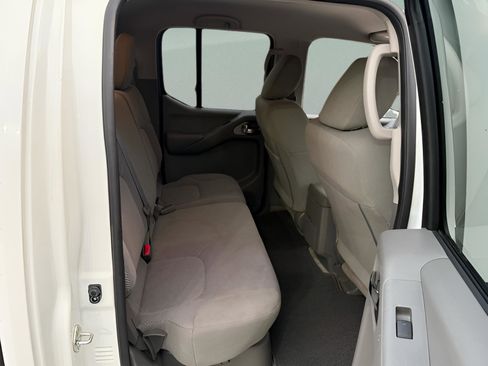 Used 2018 Nissan Frontier SV image 10