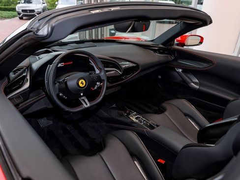 Used 2022 Ferrari SF90 Spider image 35