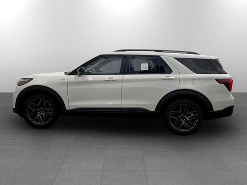 Used 2025 Ford Explorer ST-Line w/ ST-Line Street Pack AWD/4WD image 10