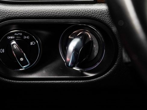 Used 2022 Porsche Macan S w/ Premium Package Plus image 38