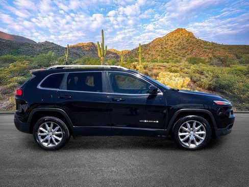 Used 2018 Jeep Cherokee Limited FWD image 3
