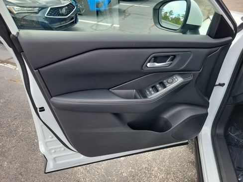 Used 2025 Nissan Rogue SV image 7