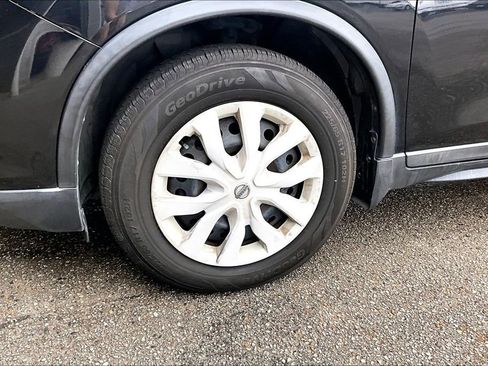 Used 2018 Nissan Rogue S image 4