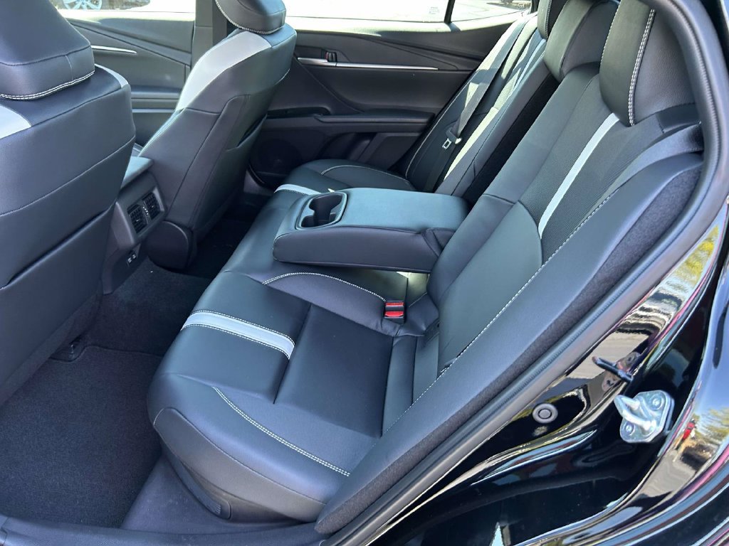 New 2026 Toyota Camry Hybrid FWD image 13