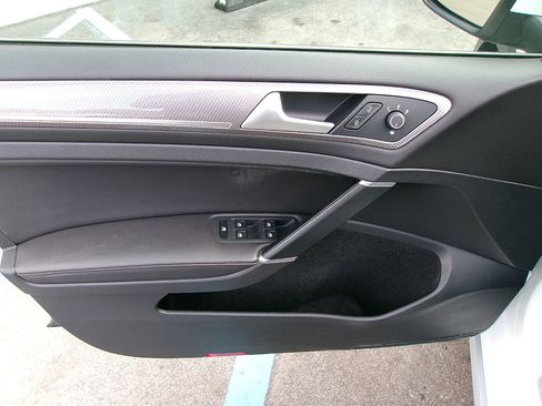 Used 2019 Volkswagen Golf Alltrack S image 17