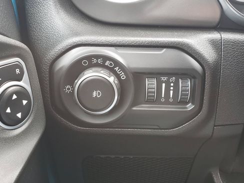 Used 2020 Jeep Wrangler Unlimited Sport S AWD/4WD image 24