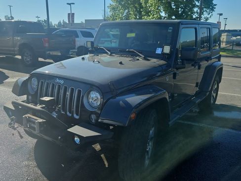 Used 2018 Jeep Wrangler Unlimited Sahara w/ Connectivity Group image 1