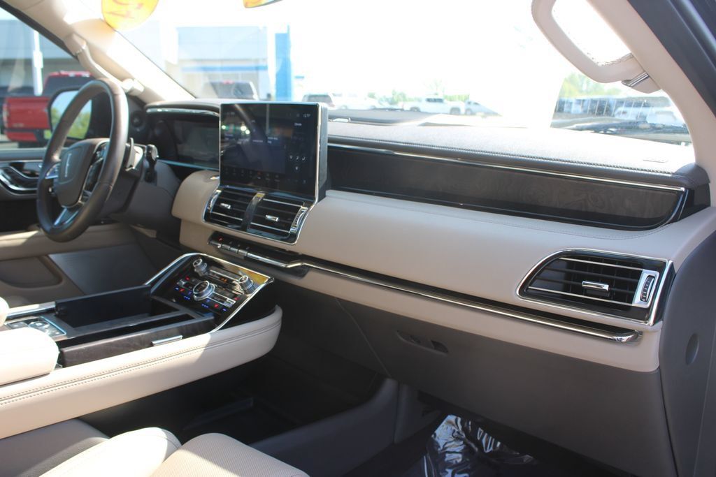 Used 2024 Lincoln Navigator L Reserve AWD/4WD image 31