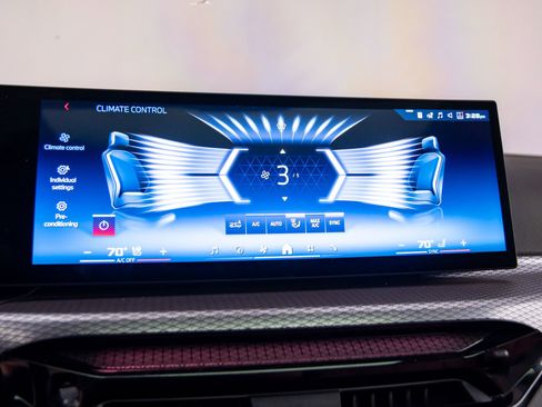 Used 2025 BMW M240i xDrive Coupe w/ Premium Package image 23