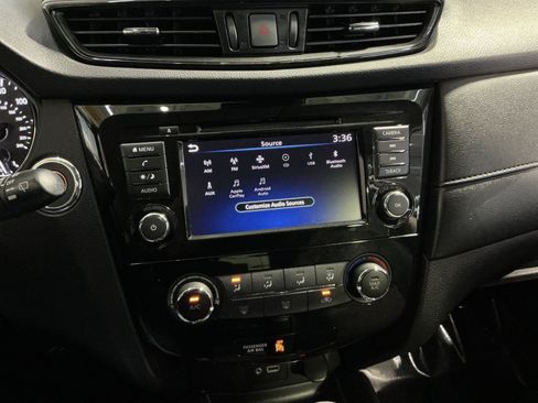 Used 2019 Nissan Rogue S AWD/4WD image 19