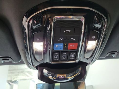 Used 2022 Jeep Grand Wagoneer Series II w/ Convenience Group III image 39