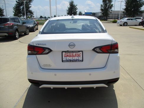 Used 2025 Nissan Versa SV FWD image 5