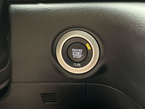 Used 2025 Chrysler Pacifica Select FWD image 20