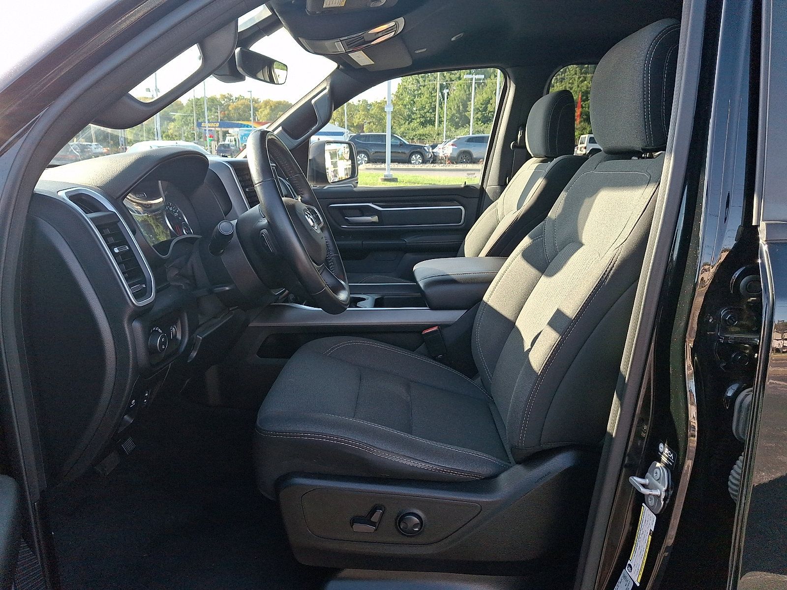 Used 2022 RAM 1500 Big Horn AWD/4WD image 14