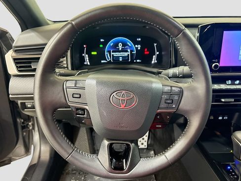 Used 2025 Toyota Camry SE w/ Convenience Package FWD image 9