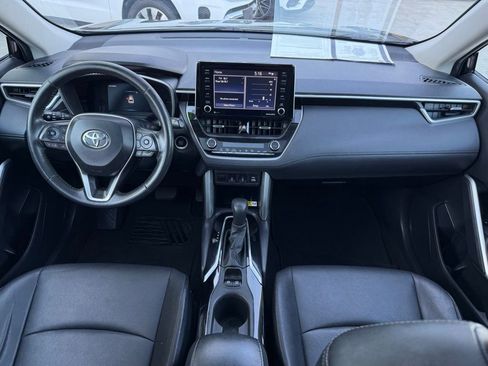 Used 2022 Toyota Corolla Cross XLE w/ Convenience Package FWD image 11