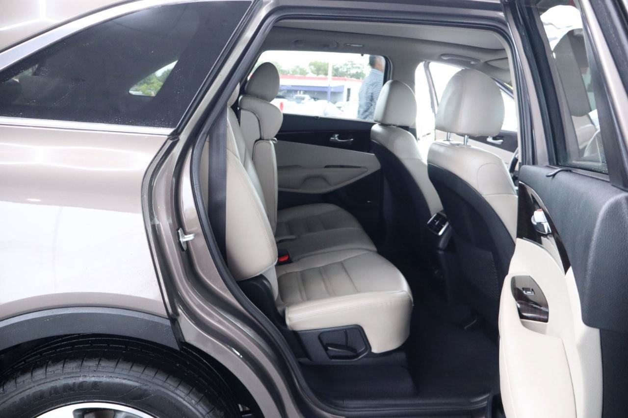 Used 2019 Kia Sorento EX w/ EX Touring Package FWD image 34