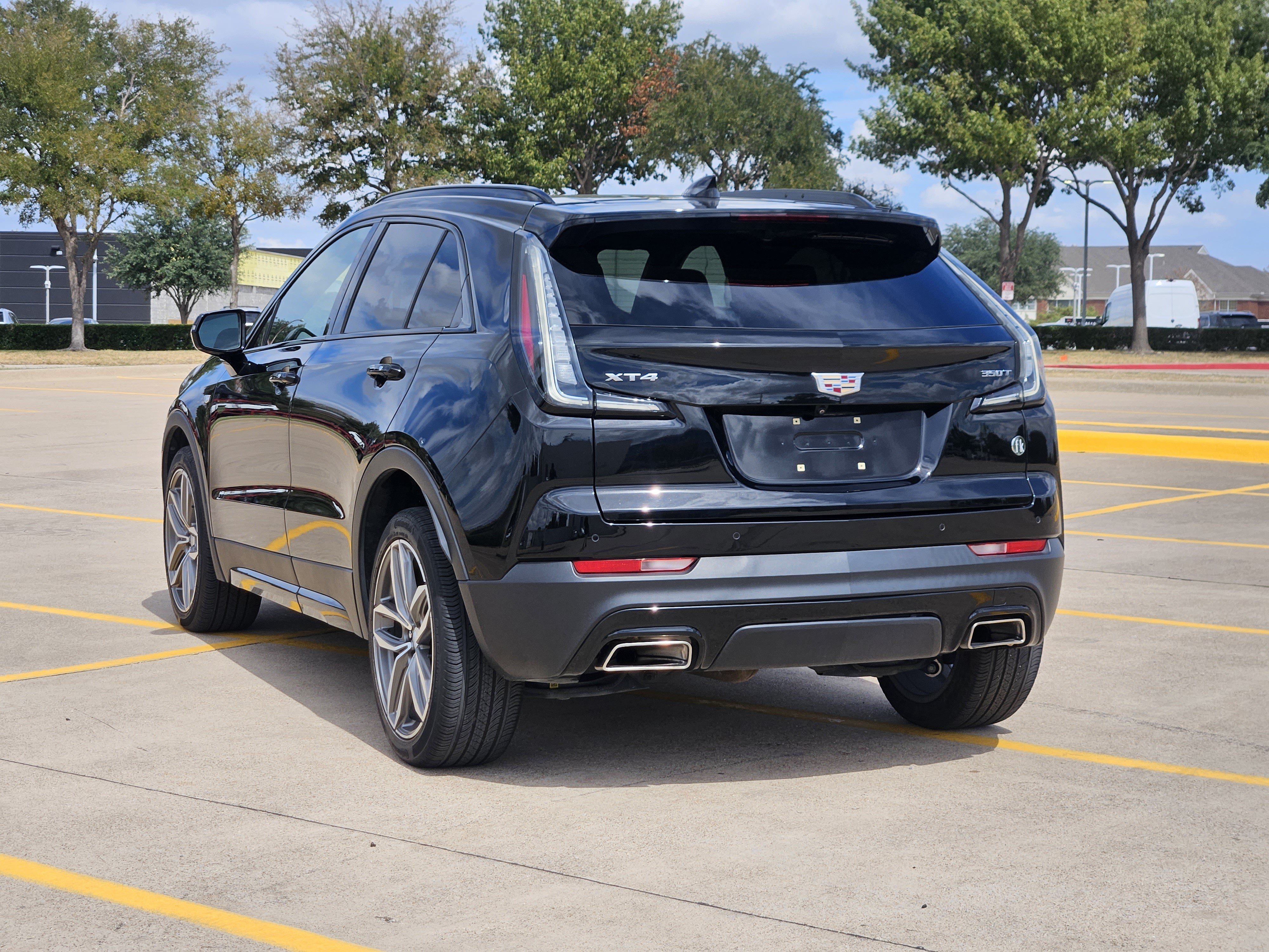 Used 2023 Cadillac XT4 Sport w/ Cold Weather Package FWD image 4