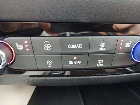 Used 2023 Buick Enclave Essence FWD image 35