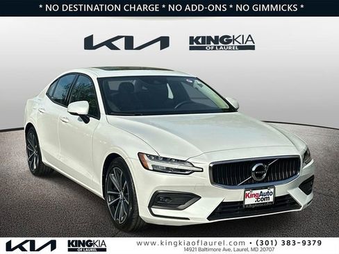 Used 2021 Volvo S60 T5 Momentum FWD image 1