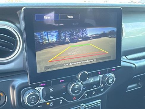 Used 2018 Jeep Wrangler Unlimited Sahara image 30