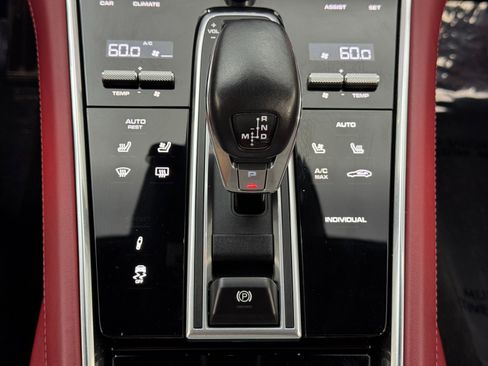 Used 2022 Porsche Panamera 4 w/ Premium Package image 34