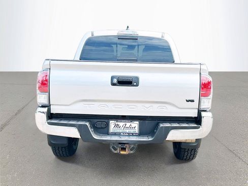 Used 2022 Toyota Tacoma TRD Off-Road AWD/4WD image 13