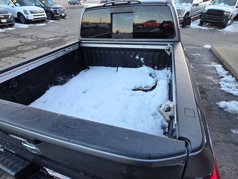 Used 2022 Nissan Titan SV w/ SV Convenience Package image 8