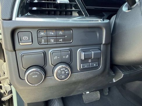 Used 2025 Chevrolet Tahoe RST w/ Comfort Package RWD image 32