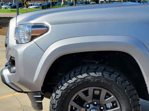 Certified 2021 Toyota Tacoma SR5 w/ Technology Package AWD/4WD image 7