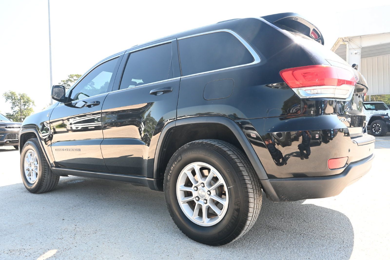 Used 2018 Jeep Grand Cherokee Laredo AWD/4WD image 4
