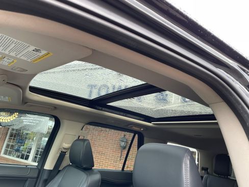 Used 2023 Ford Expedition XLT AWD/4WD image 17