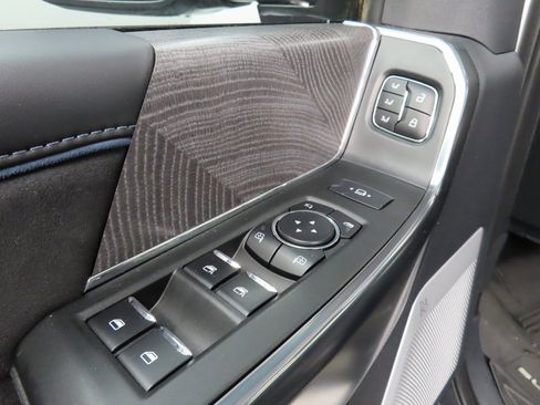 Used 2025 Ford F450 Platinum w/ FX4 Off-Road Package image 56