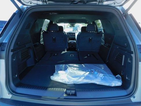 New 2026 Chevrolet Traverse LT w/ Midnight/Sport Edition FWD image 13