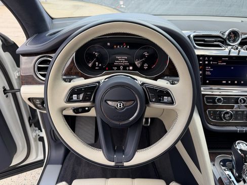 Certified 2023 Bentley Bentayga AWD/4WD image 19