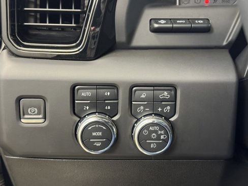Used 2024 GMC Sierra 2500 AT4 w/ AT4 Premium Plus Package image 29